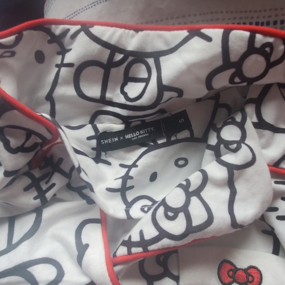 hello kitty pajama set - Picture 2 of 4